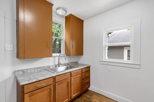 Building Photo - 2212 Snyder Ave NE