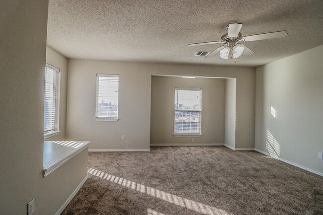 Building Photo - Pre-Leasing  3 bed 3 bath Near Texas Tech!