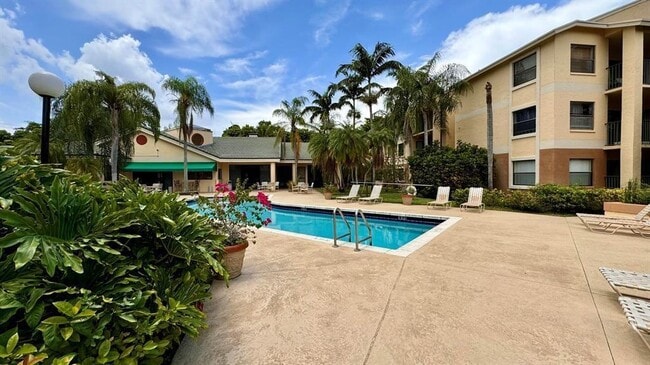 Building Photo - 9999 Summerbreeze Dr