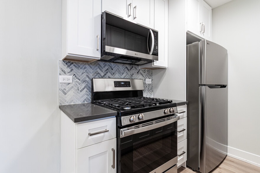 Building Photo - 520 W Aldine Ave