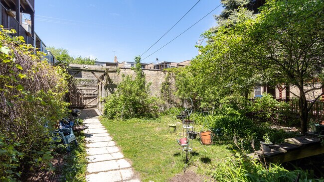Building Photo - 5006 N Wolcott Ave