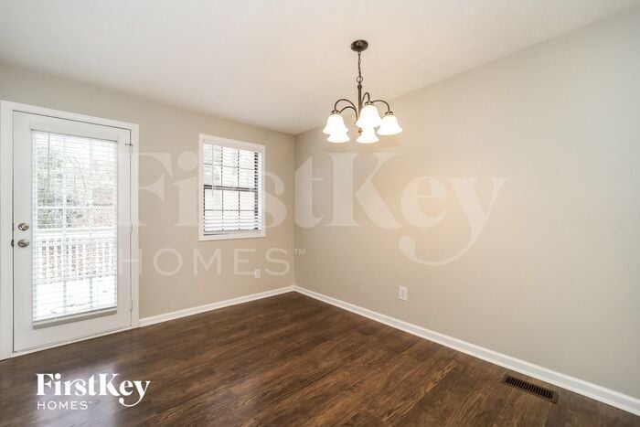 Building Photo - 3980 Willow Ridge Rd