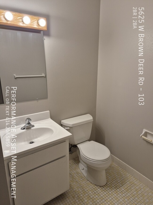 Building Photo - Charming 2BD/1.5BA Brown Deer Condo