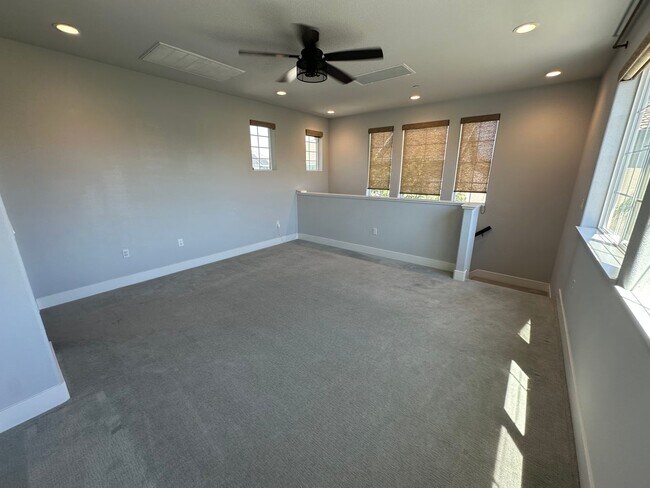 Building Photo - Stunning 4 Bedroom, 3 Bath Mountain House Home