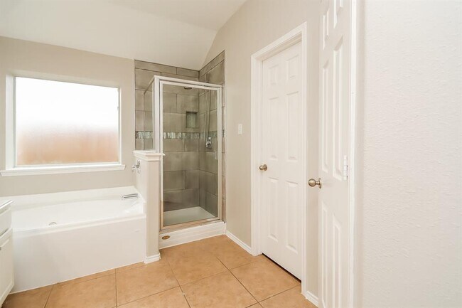 Building Photo - 5018 Creekbridge Ct