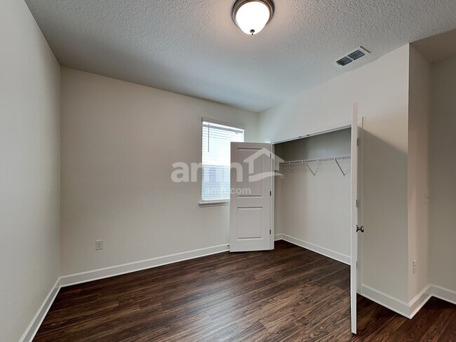 Building Photo - 5915 Hampton Creek Rd