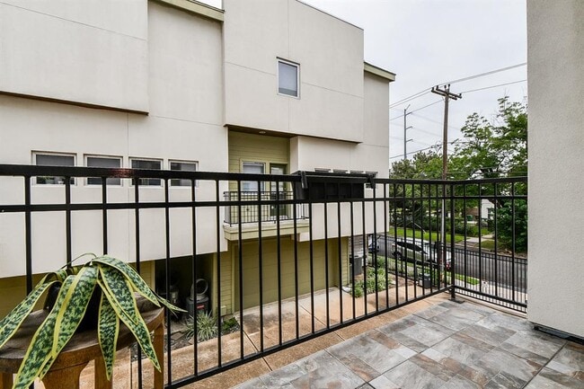 Building Photo - 4702 Austin St