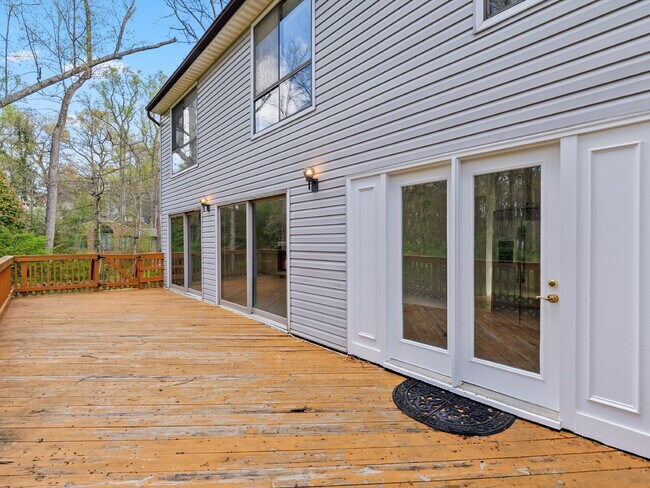 Building Photo - "Spacious 5-Bed Haven on Cedarest Rd – Where Comfort Meets Convenience in Fairfax!"