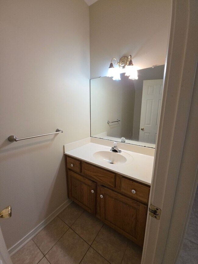 Building Photo - 2635-2635 W C St