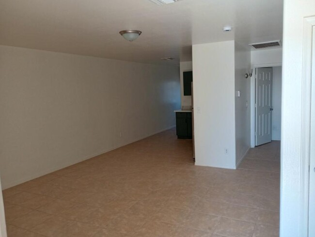 Building Photo - 3 bedroom in Eloy AZ 85131