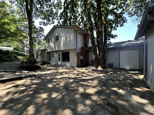 Building Photo - 1458 Greenwood Dr NE