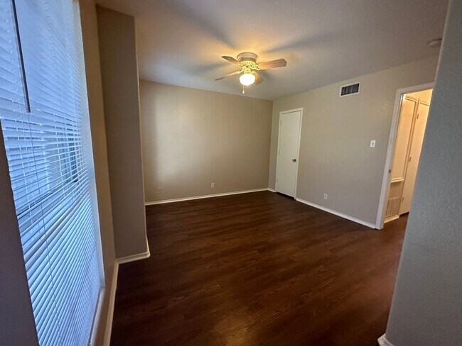 Building Photo - 8411 Jaclyn Park
