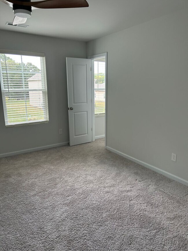 Building Photo - Everridge Development