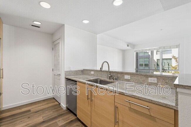 Building Photo - 1655 N California Blvd