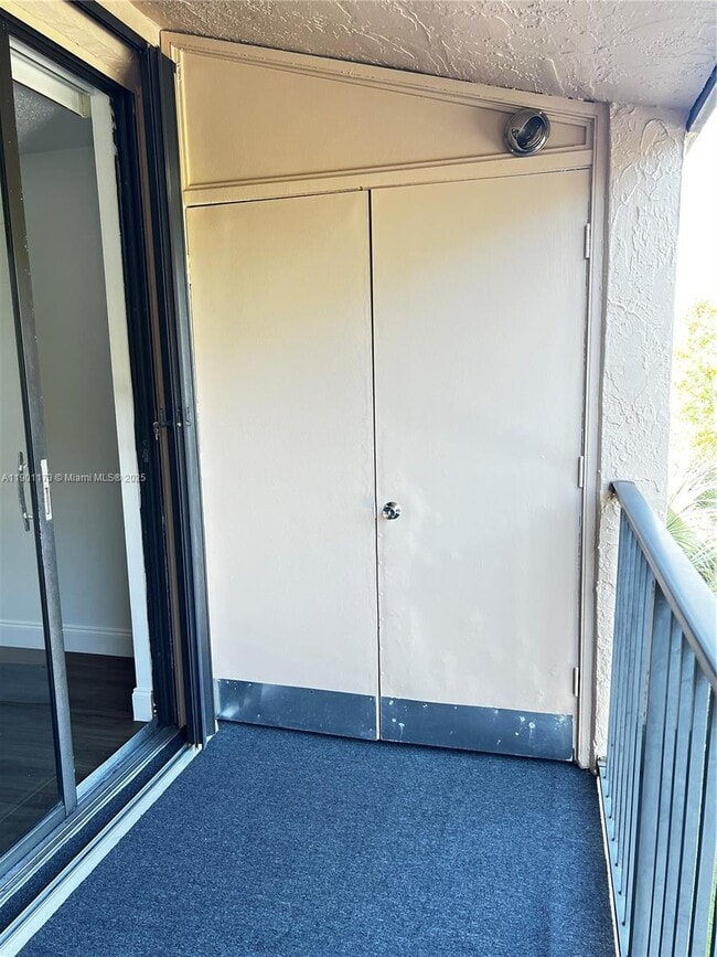 Building Photo - 14301 N Kendall Dr