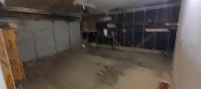 Building Photo - 2413 Royal Dr