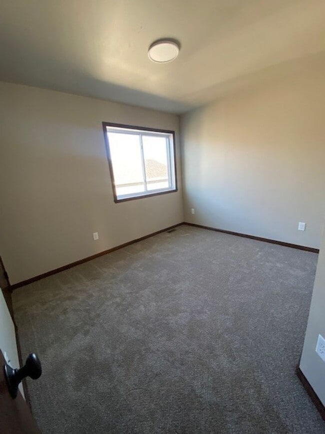 Building Photo - Beautiful home located in fast-growing Horace, ND.