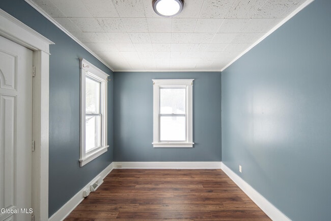 Building Photo - 6 Utica Ave