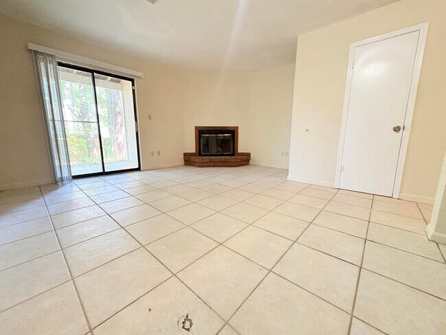 Building Photo - 1864 Sylvan Ct
