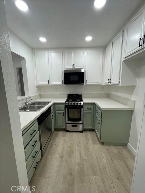 Building Photo - 47 Gaviota
