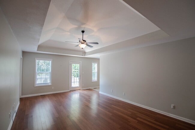 Building Photo - Pet Friendly Three Bedroom!