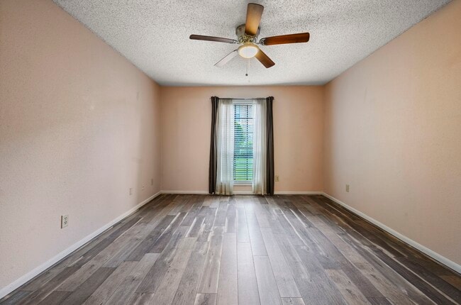 Building Photo - 1311 Antoine Dr