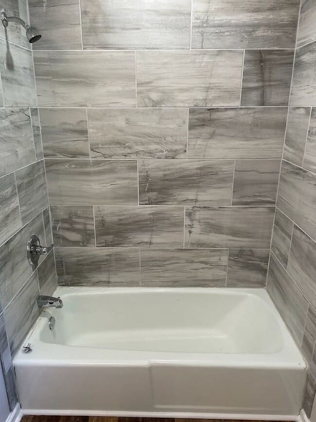 Building Photo - Renovated 3 Bedroom 2 Home on 1 Acre!