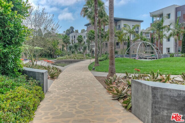 Building Photo - 5827 Meadowlark Pl