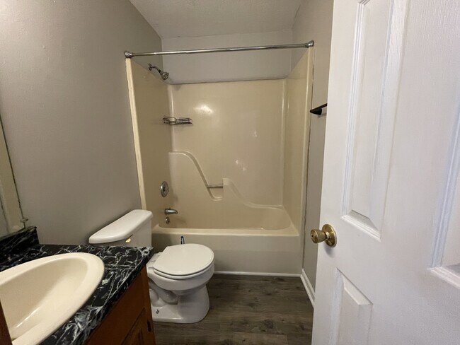 Building Photo - 132 Bellmont Dr
