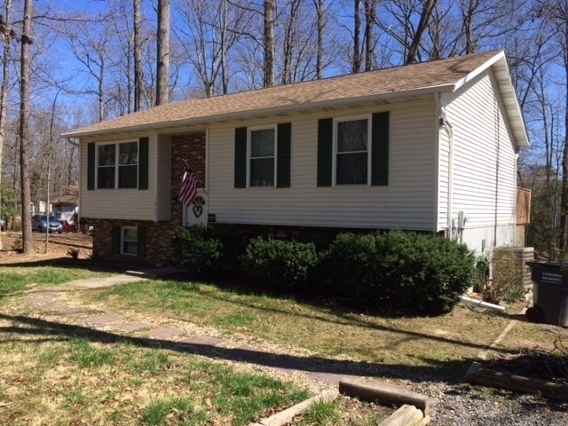 Primary Photo - SPACIOUS HOME ON LARGE LOT - 4 BEDS 2.5 BATHS