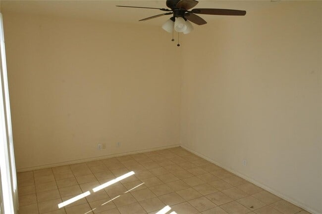 Building Photo - 112 Sandstone Dr