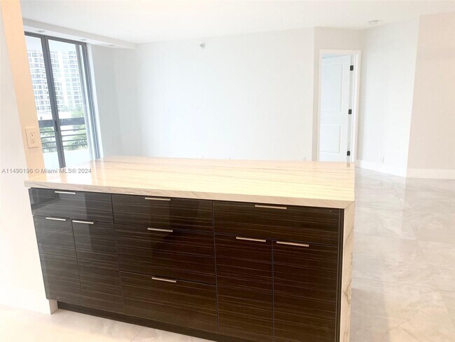 Building Photo - 3530 Mystic Pointe Dr