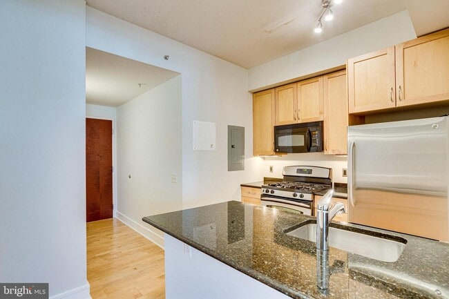 Building Photo - 809 6th St NW