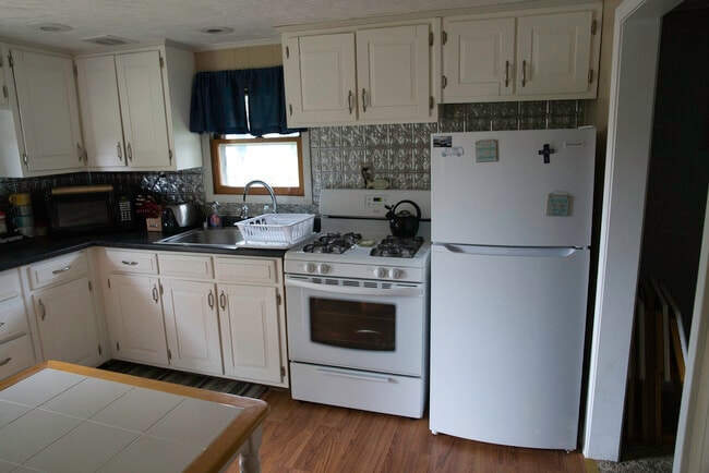 Building Photo - 266 Paradise Island Dr