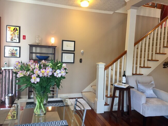 Building Photo - 285 Norwood Ave