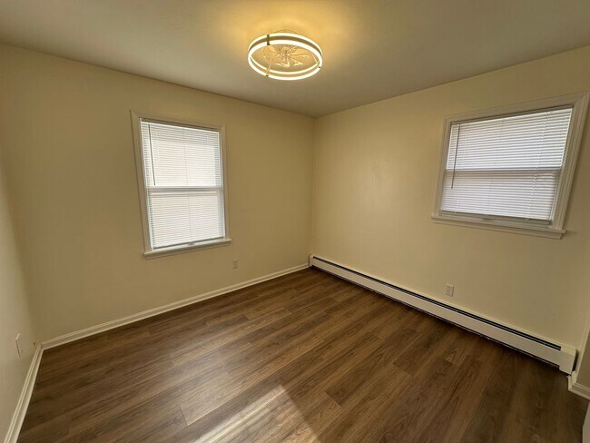 Building Photo - 840 Moyer Ave