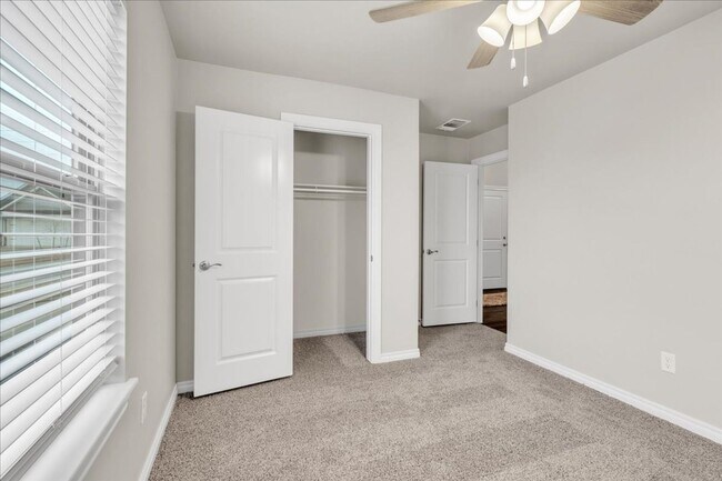 Building Photo - Adorable Brand New NE Edmond