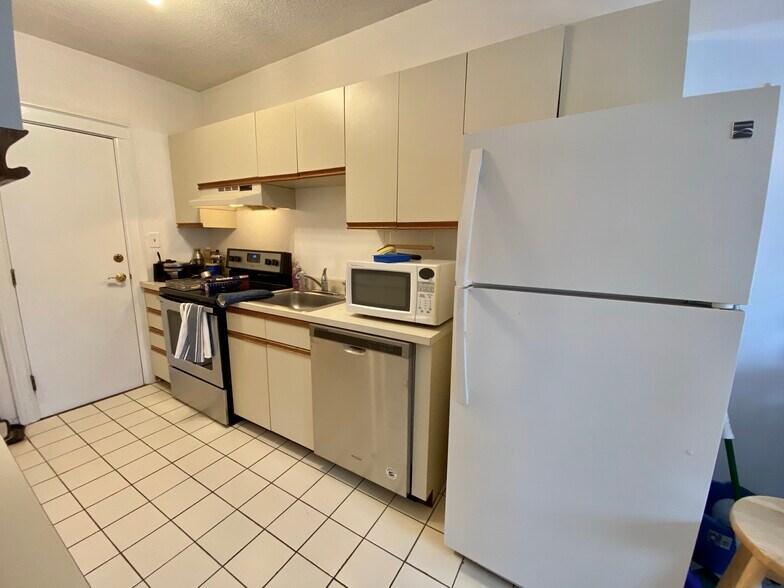 Building Photo - 137 Englewood Ave