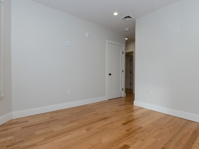 Building Photo - 5 Tovar St