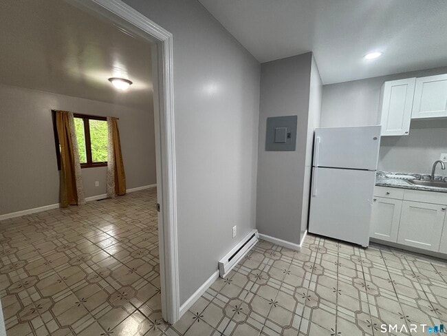 Building Photo - 409 Oak Ave