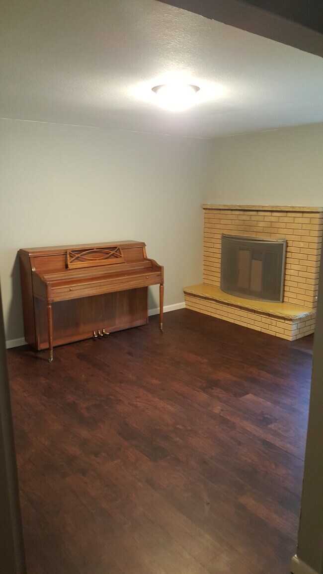 Building Photo - 13622 E 12th Ave