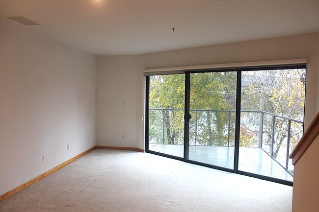 Building Photo - 920 NW Naito Pky