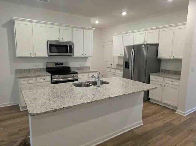 Building Photo - 372 Red Dragon Dr
