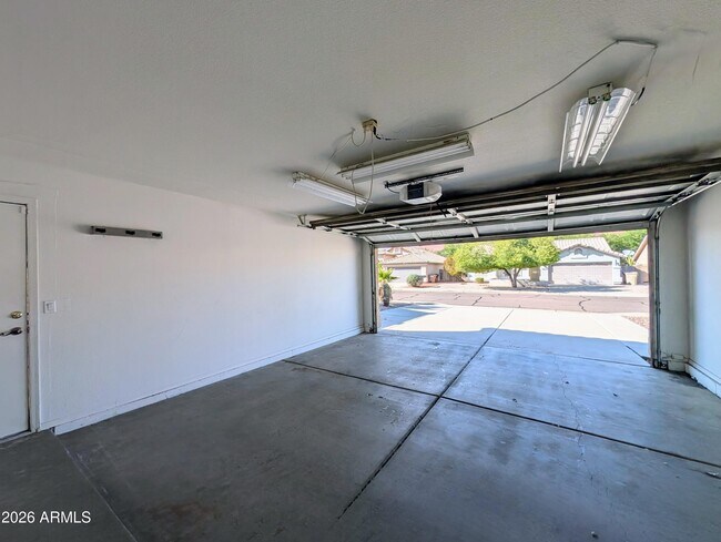 Building Photo - 8639 W Fullam St