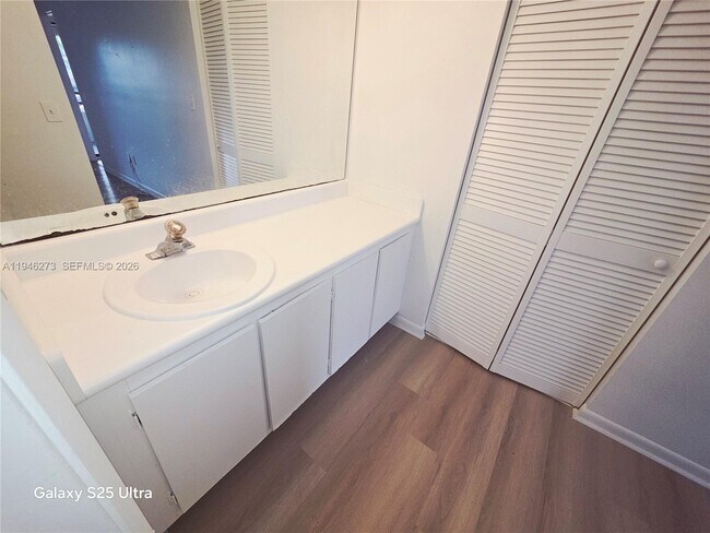 Building Photo - 20130 NE 3rd Ct