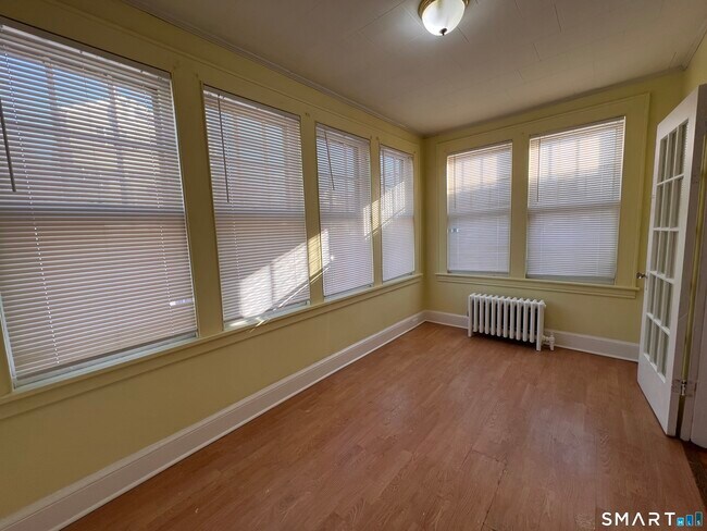 Building Photo - 2125 E Main St