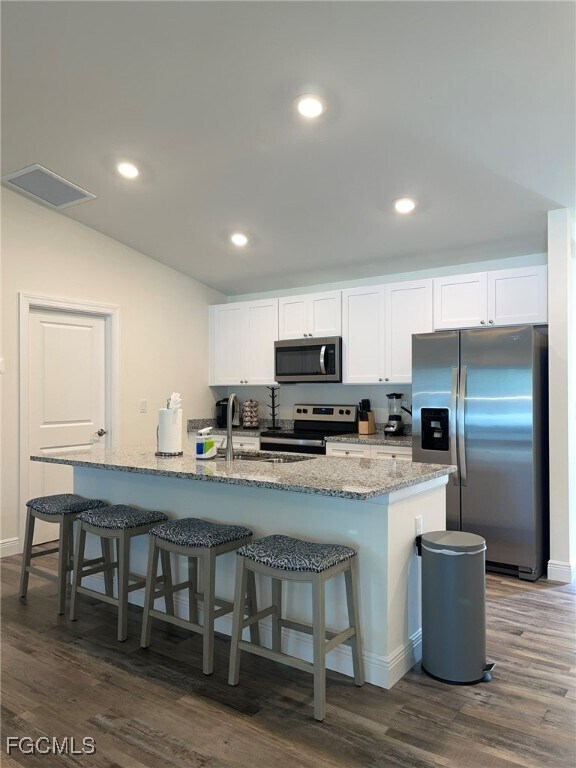 Building Photo - 1205 NE 4th Pl