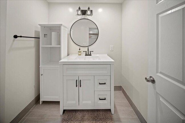 Building Photo - 272 W Carmel Valley Rd