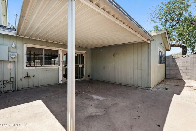 Building Photo - 2645 W Elm St