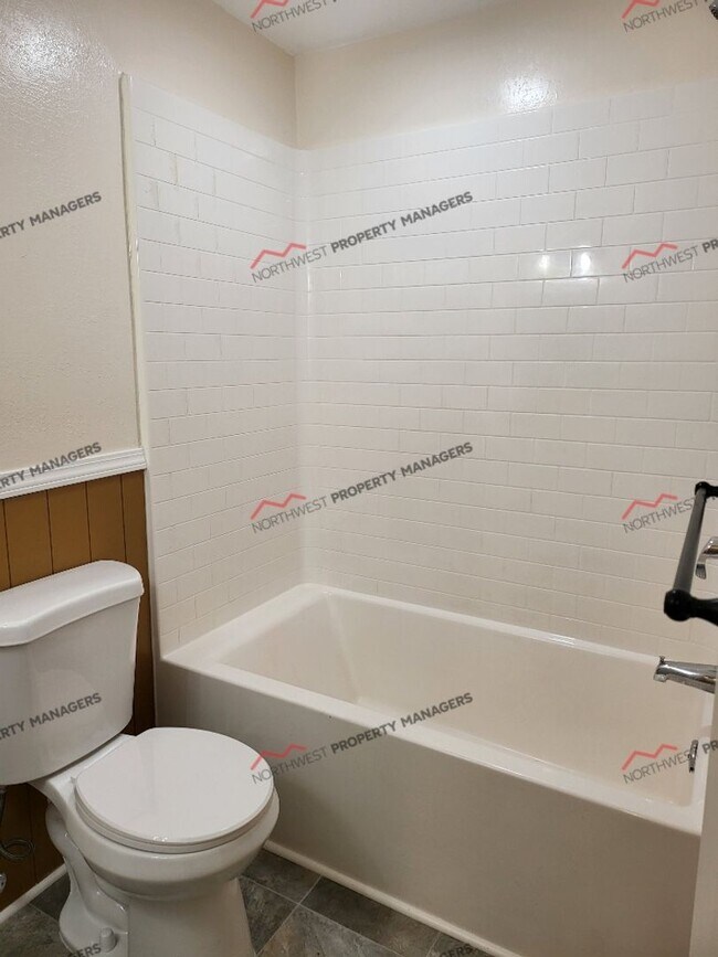 Building Photo - R290